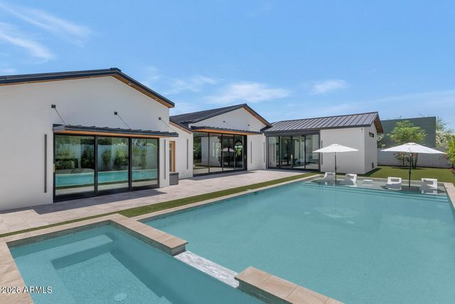 5812 N 44th Place, Phoenix, AZ 85018