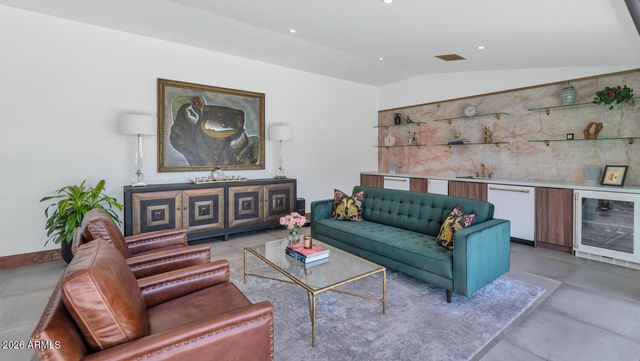 5812 N 44th Place, Phoenix, AZ 85018