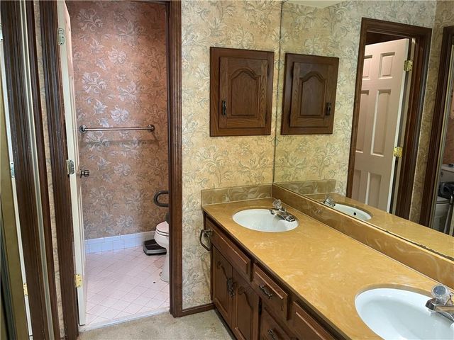 4309 W 112th Terrace, Leawood, KS 66211