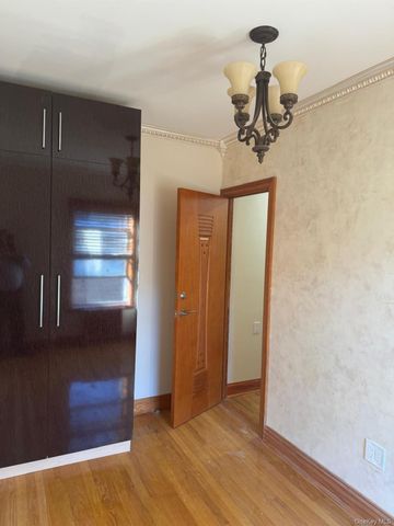 138-54 Hoover Avenue 3R, Briarwood, NY 11425