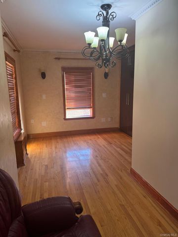 138-54 Hoover Avenue 3R, Briarwood, NY 11425