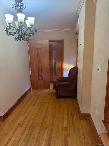 138-54 Hoover Avenue 3R, Briarwood, NY 11425