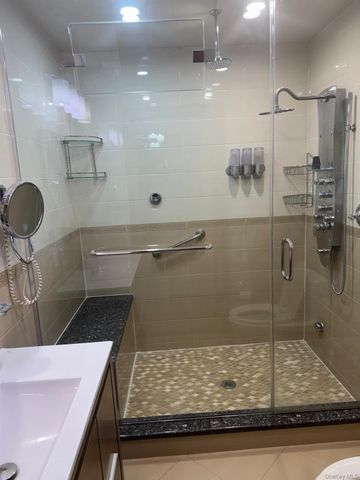 138-54 Hoover Avenue 3R, Briarwood, NY 11425