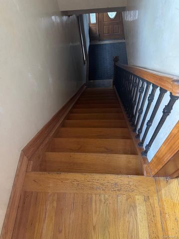 138-54 Hoover Avenue 3R, Briarwood, NY 11425