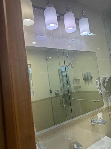 138-54 Hoover Avenue 3R, Briarwood, NY 11425