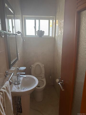 138-54 Hoover Avenue 3R, Briarwood, NY 11425