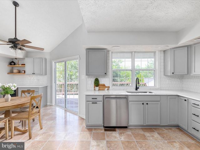 109 SENSENY GLEN DR, Winchester, VA 22602