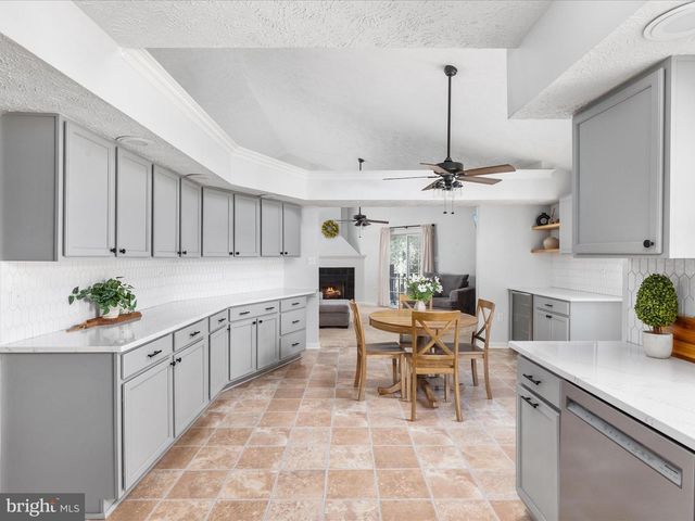 109 SENSENY GLEN DR, Winchester, VA 22602