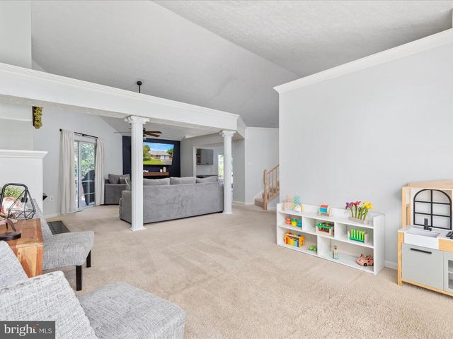 109 SENSENY GLEN DR, Winchester, VA 22602