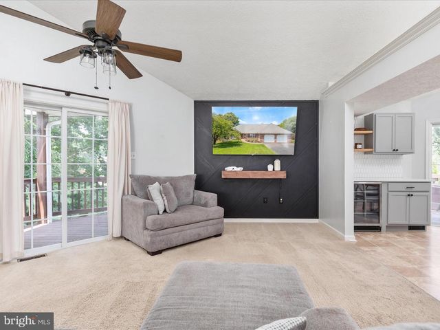 109 SENSENY GLEN DR, Winchester, VA 22602