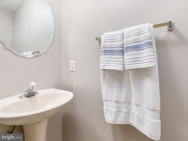 109 SENSENY GLEN DR, Winchester, VA 22602