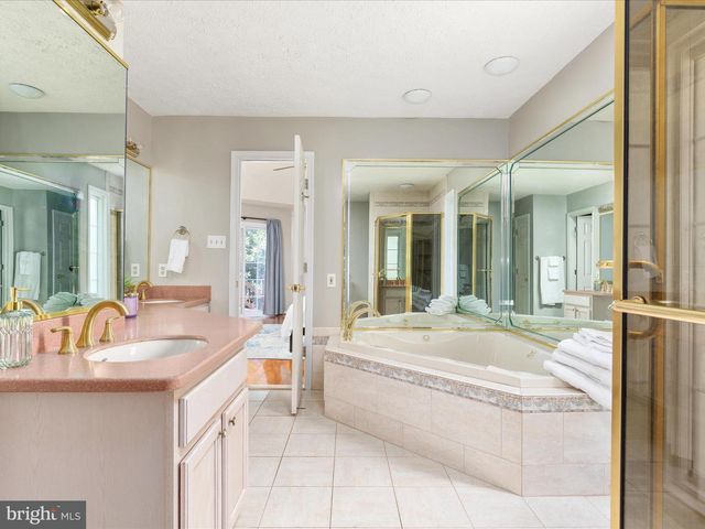 109 SENSENY GLEN DR, Winchester, VA 22602