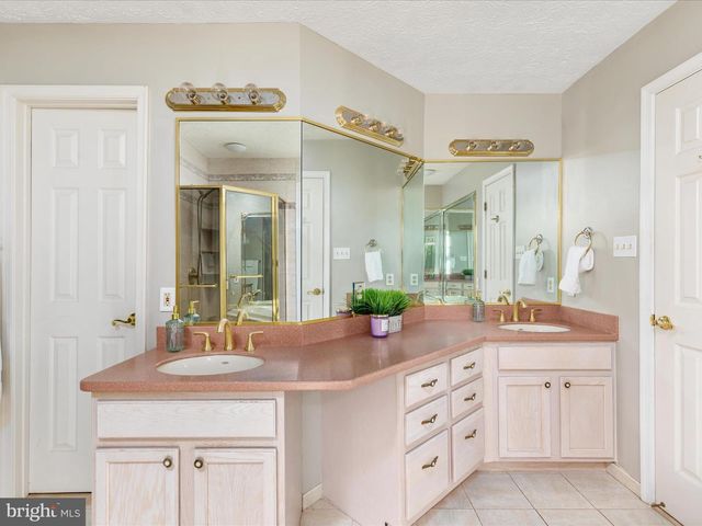 109 SENSENY GLEN DR, Winchester, VA 22602