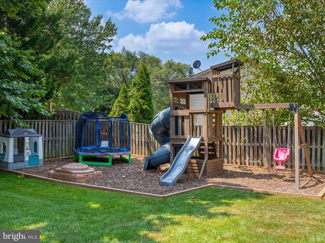 109 SENSENY GLEN DR, Winchester, VA 22602