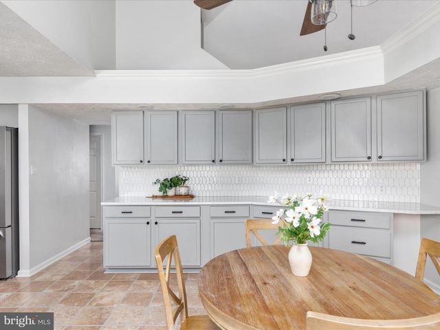 109 SENSENY GLEN DR, Winchester, VA 22602