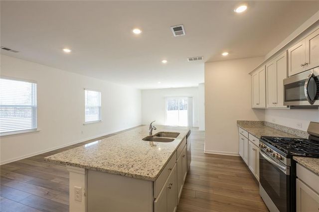 895 Gelderland Drive, Hampton, GA 30228