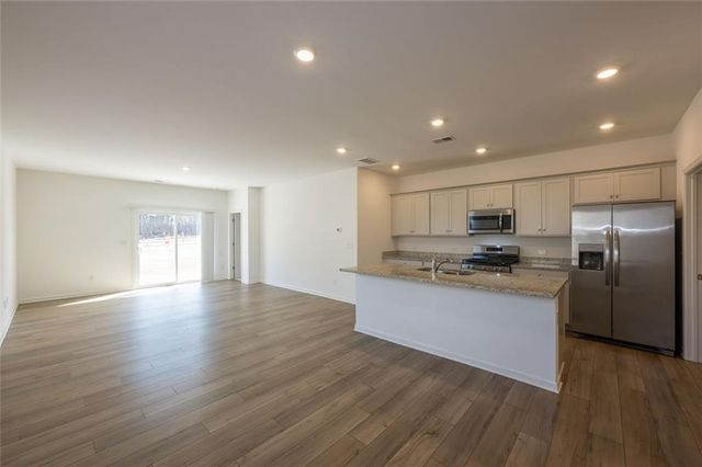 895 Gelderland Drive, Hampton, GA 30228