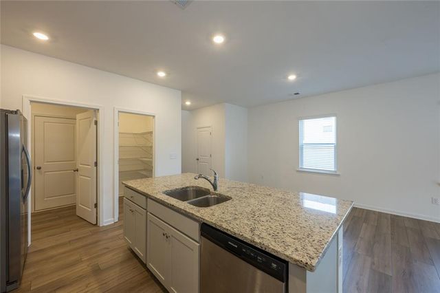 895 Gelderland Drive, Hampton, GA 30228