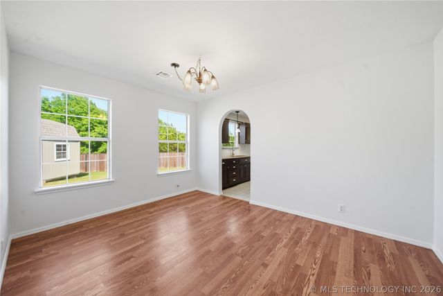 302 W 37th Place, Sand Springs, OK 74063