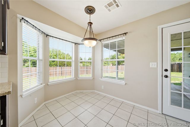 302 W 37th Place, Sand Springs, OK 74063