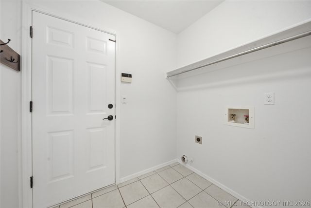 302 W 37th Place, Sand Springs, OK 74063
