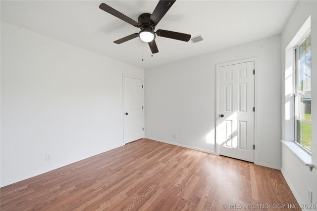 302 W 37th Place, Sand Springs, OK 74063