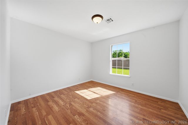302 W 37th Place, Sand Springs, OK 74063