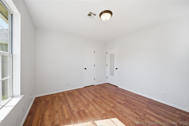302 W 37th Place, Sand Springs, OK 74063
