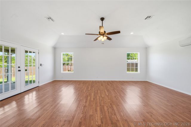 302 W 37th Place, Sand Springs, OK 74063