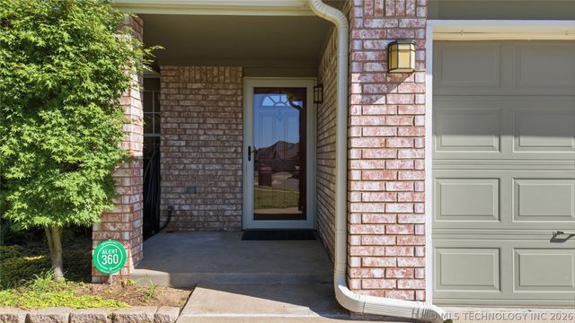 302 W 37th Place, Sand Springs, OK 74063