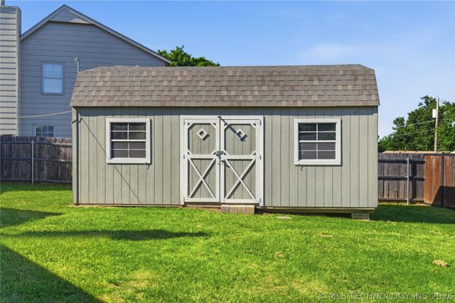 302 W 37th Place, Sand Springs, OK 74063