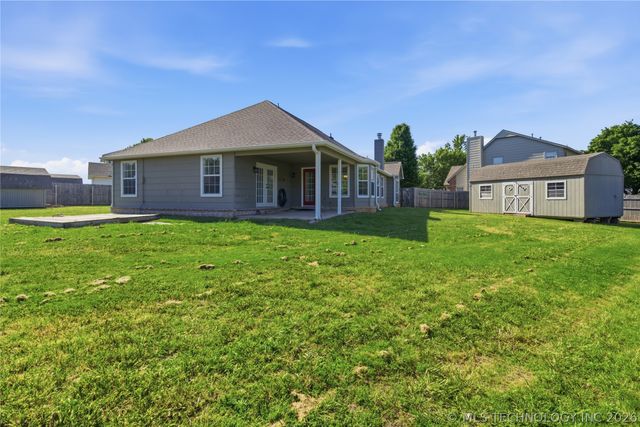 302 W 37th Place, Sand Springs, OK 74063