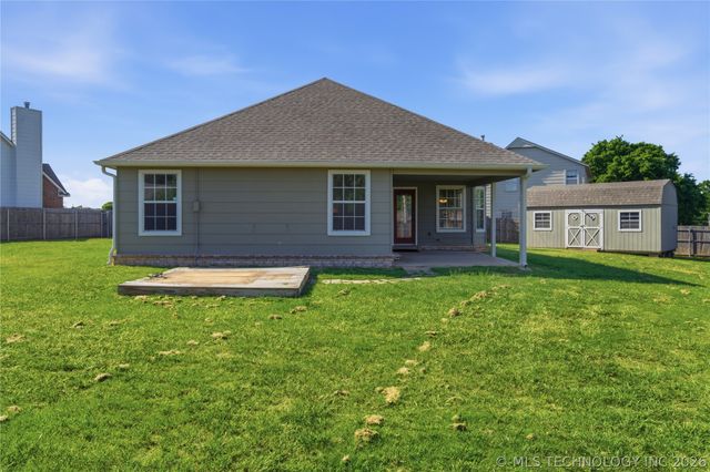 302 W 37th Place, Sand Springs, OK 74063