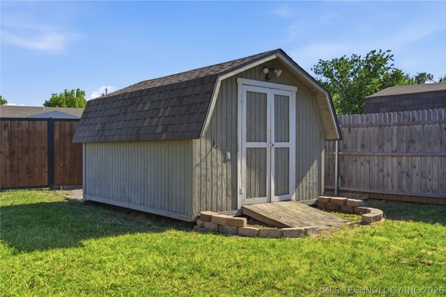 302 W 37th Place, Sand Springs, OK 74063