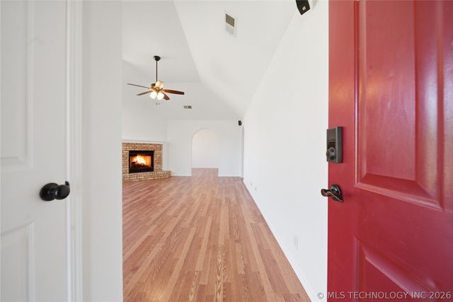 302 W 37th Place, Sand Springs, OK 74063