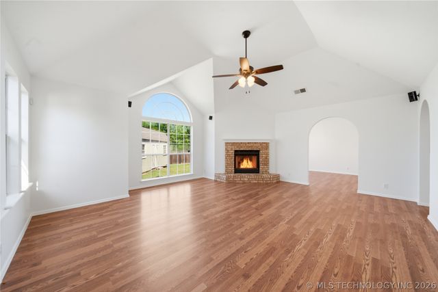302 W 37th Place, Sand Springs, OK 74063