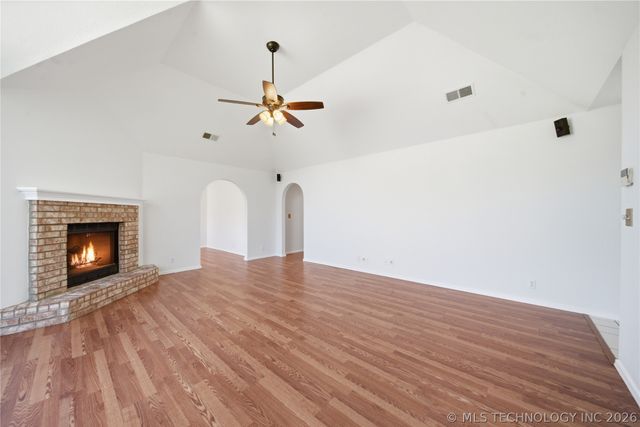 302 W 37th Place, Sand Springs, OK 74063