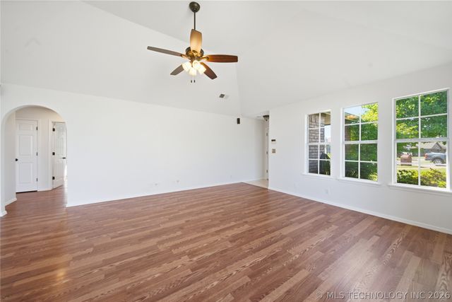 302 W 37th Place, Sand Springs, OK 74063