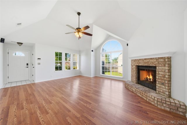 302 W 37th Place, Sand Springs, OK 74063