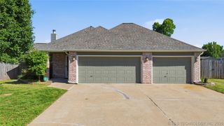 302 W 37th Place, Sand Springs, OK 74063