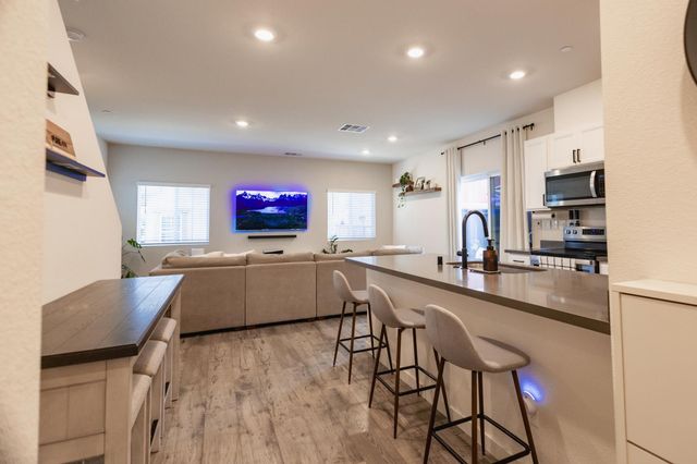 3065 Pruett Dr, Roseville, CA 95747