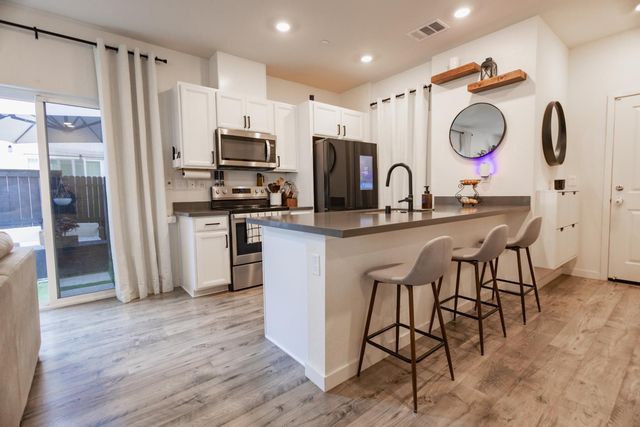 3065 Pruett Dr, Roseville, CA 95747