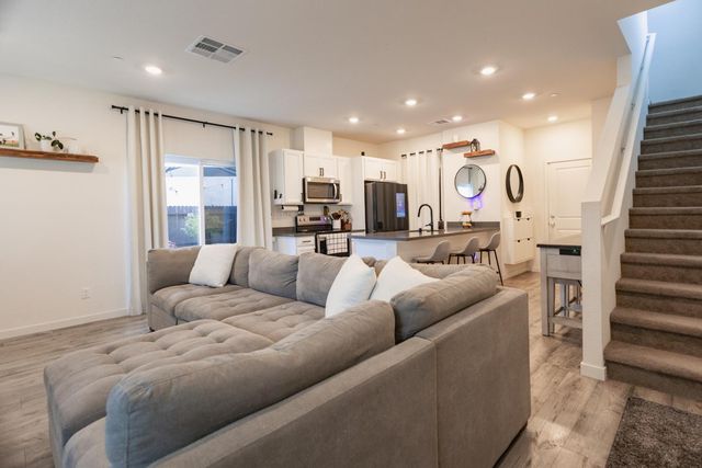 3065 Pruett Dr, Roseville, CA 95747