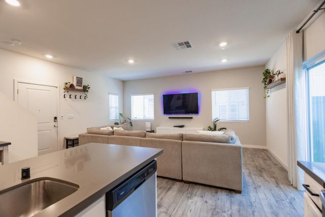 3065 Pruett Dr, Roseville, CA 95747