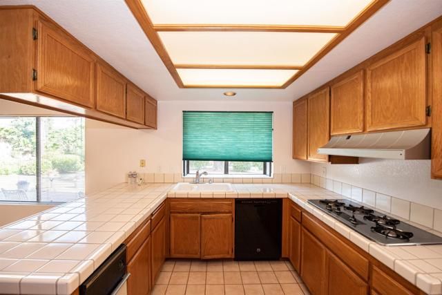 2432 Live Oak Road, Escondido, CA 92029