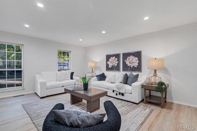 618 Shady Meadows Drive, Ballwin, MO 63011