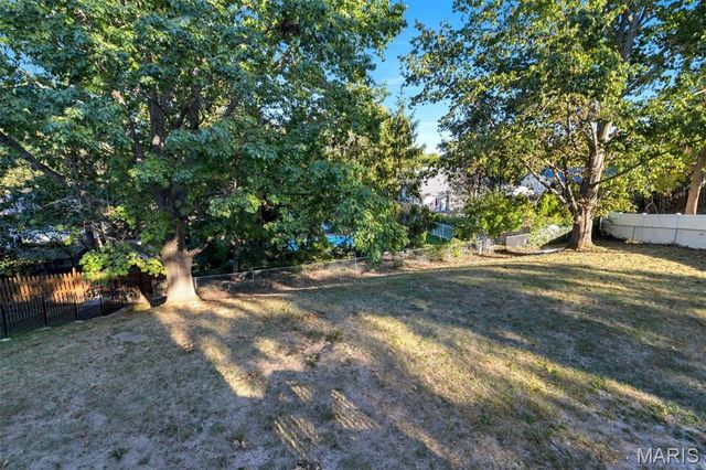 618 Shady Meadows Drive, Ballwin, MO 63011