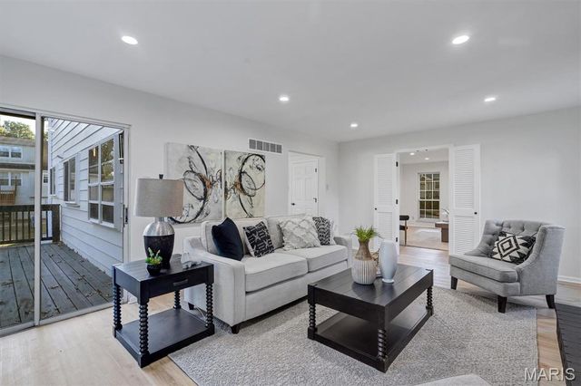 618 Shady Meadows Drive, Ballwin, MO 63011