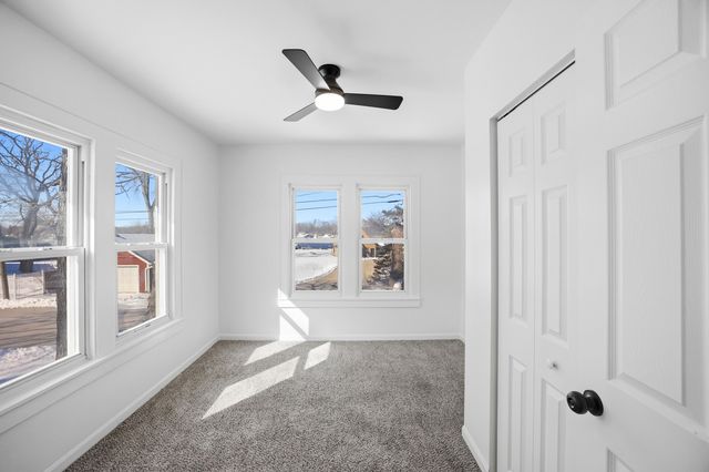 2908 Oakwood Avenue, Mchenry, IL 60051