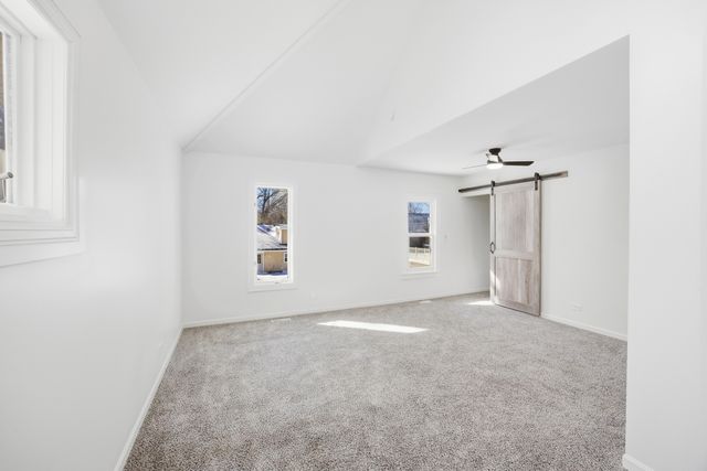 2908 Oakwood Avenue, Mchenry, IL 60051